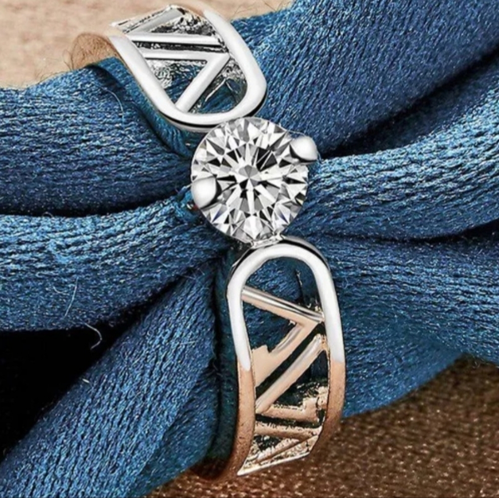 Stunning 925 Silver Unisex Ring Sz 9